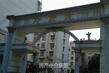 出售泰安卧龙小区3室2厅2卫120平精装修